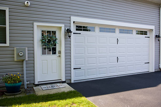 24/7 Emergency Garage Door Panel Replacement experts in Great Bend, KS